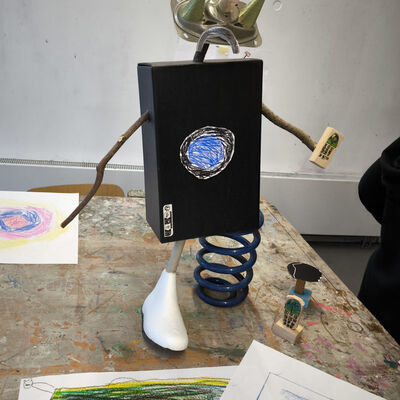 Bild vergr&ouml;&szlig;ern: 2025-11 GS Mehringen Pr&auml;sentation Plastik&Musik (9)