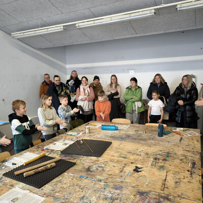 Bild vergr&ouml;&szlig;ern: 2025-11 GS Mehringen Pr&auml;sentation Plastik&Musik (15)