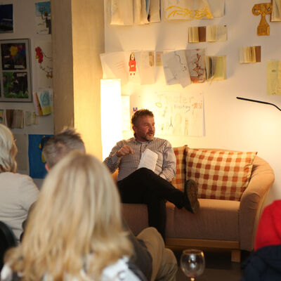 Bild vergrößern: 2025-11 Buchpremiere 9 POV (16)