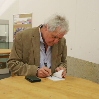 Bild vergrößern: 2025-11 Buchpremiere 9 POV (23)