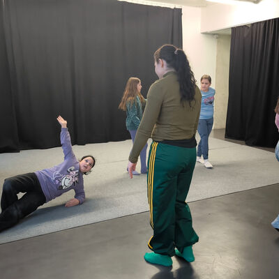 Bild vergr&ouml;&szlig;ern: 2026-01 Sek Burgschule Tanz (3)