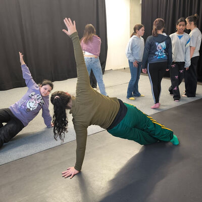 Bild vergr&ouml;&szlig;ern: 2026-01 Sek Burgschule Tanz (4)