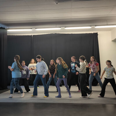 Bild vergr&ouml;&szlig;ern: 2026-01 Sek Burgschule Tanz (10)