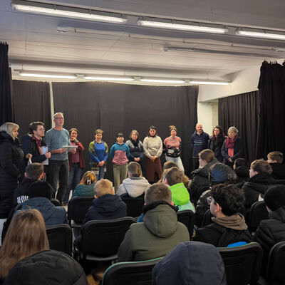 Bild vergr&ouml;&szlig;ern: 2026-01 Sek Burgschule Begr&uuml;&szlig;ung am Montag (4)