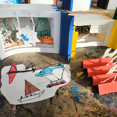 Bild vergr&ouml;&szlig;ern: 2026-01 Sek Burgschule Pr&auml;sentation B&uuml;cher (11)