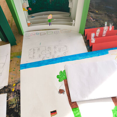 Bild vergr&ouml;&szlig;ern: 2026-01 Sek Burgschule Pr&auml;sentation B&uuml;cher (13)