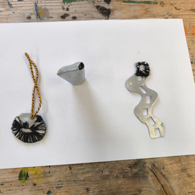 Bild vergr&ouml;&szlig;ern: 2026-01 Sek Burgschule Pr&auml;sentation Schmuck (4)