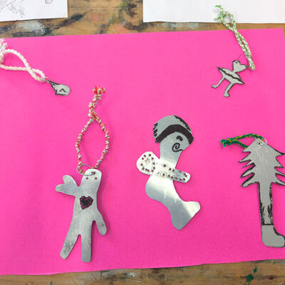 Bild vergr&ouml;&szlig;ern: 2026-01 Sek Burgschule Pr&auml;sentation Schmuck (5)