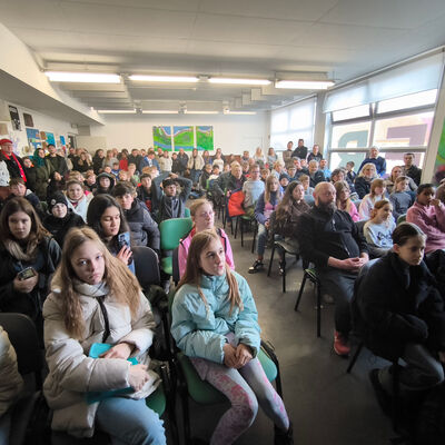 Bild vergr&ouml;&szlig;ern: 2026-01 Sek Burgschule Pr&auml;sentation Tanz (7)