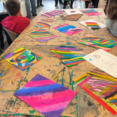 Bild vergr&ouml;&szlig;ern: 2026-02 GS Pfeilergraben Pr&auml;sentation Malerei2 (4)