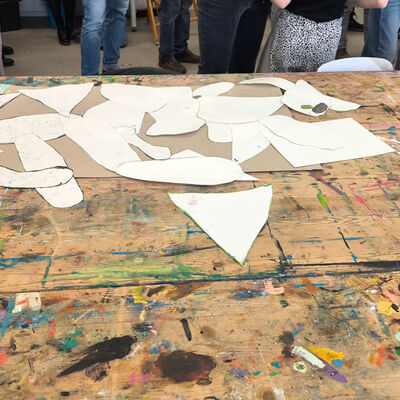 Bild vergr&ouml;&szlig;ern: 2026-02 GS Pfeilergraben Pr&auml;sentation Malerei2 (9)