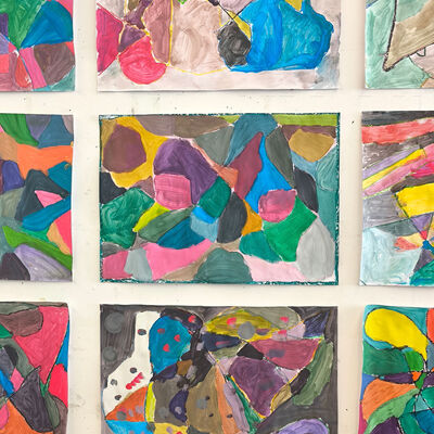 Bild vergr&ouml;&szlig;ern: 2026-02 GS Pfeilergraben Pr&auml;sentation Malerei2 (12)