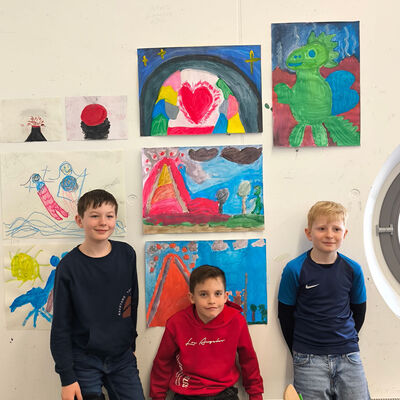 Bild vergr&ouml;&szlig;ern: 2026-02 GS Pfeilergraben Pr&auml;sentation Malerei2 (14)