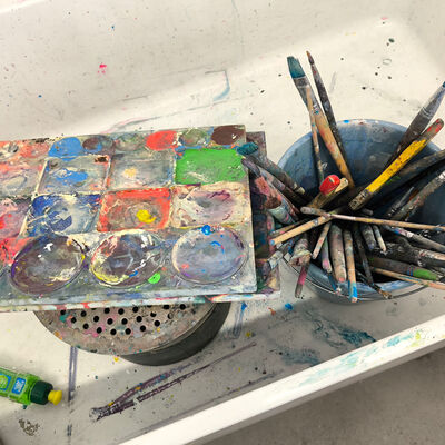 Bild vergr&ouml;&szlig;ern: 2026-02 GS Pfeilergraben Pr&auml;sentation Malerei2 (15)