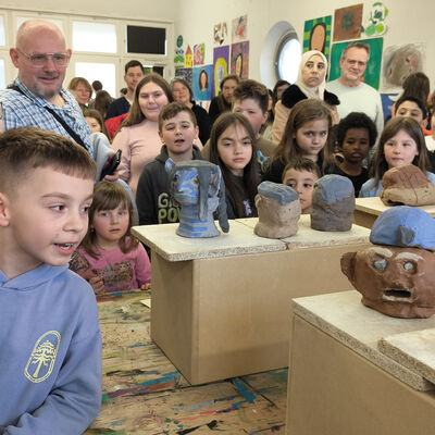 Bild vergr&ouml;&szlig;ern: 2026-02 GS Pfeilergraben Pr&auml;sentation Keramik (9)