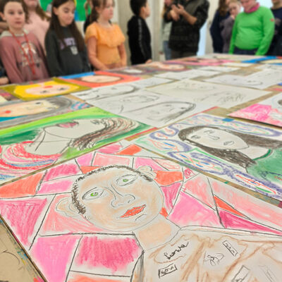 Bild vergr&ouml;&szlig;ern: 2026-02 GS Pfeilergraben Pr&auml;sentation Malerei1 (2)