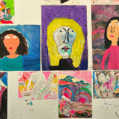 Bild vergr&ouml;&szlig;ern: 2026-02 GS Pfeilergraben Pr&auml;sentation Malerei1 (7)