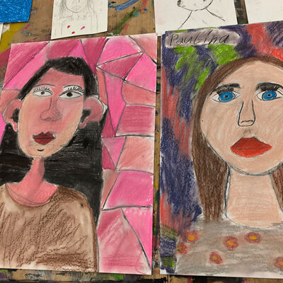 Bild vergr&ouml;&szlig;ern: 2026-02 GS Pfeilergraben Pr&auml;sentation Malerei1 (13)