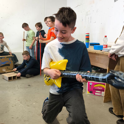 Bild vergr&ouml;&szlig;ern: 2026-02 GS Pfeilergraben Pr&auml;sentation Musik (8)