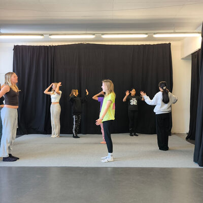 Bild vergr&ouml;&szlig;ern: 2026-03 Pestalozzi Tanz (2)