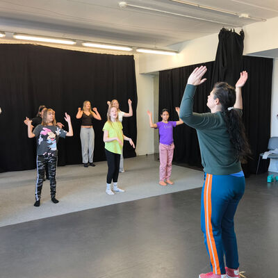 Bild vergr&ouml;&szlig;ern: 2026-03 Pestalozzi Tanz (10)