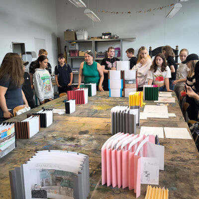Bild vergr&ouml;&szlig;ern: 2026-06 Stephaneum Pr&auml;sentation Buchkunst (1)