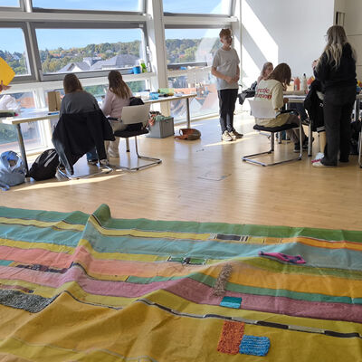 Bild vergr&ouml;&szlig;ern: 2026-09 Sek Schweitzer Textil (2)